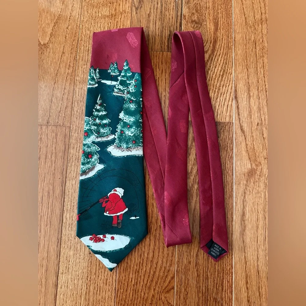 Santa Golfing Mens Necktie © Hallmark Licensing 